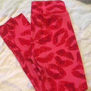 LULA ROE - Valentines Day leggings